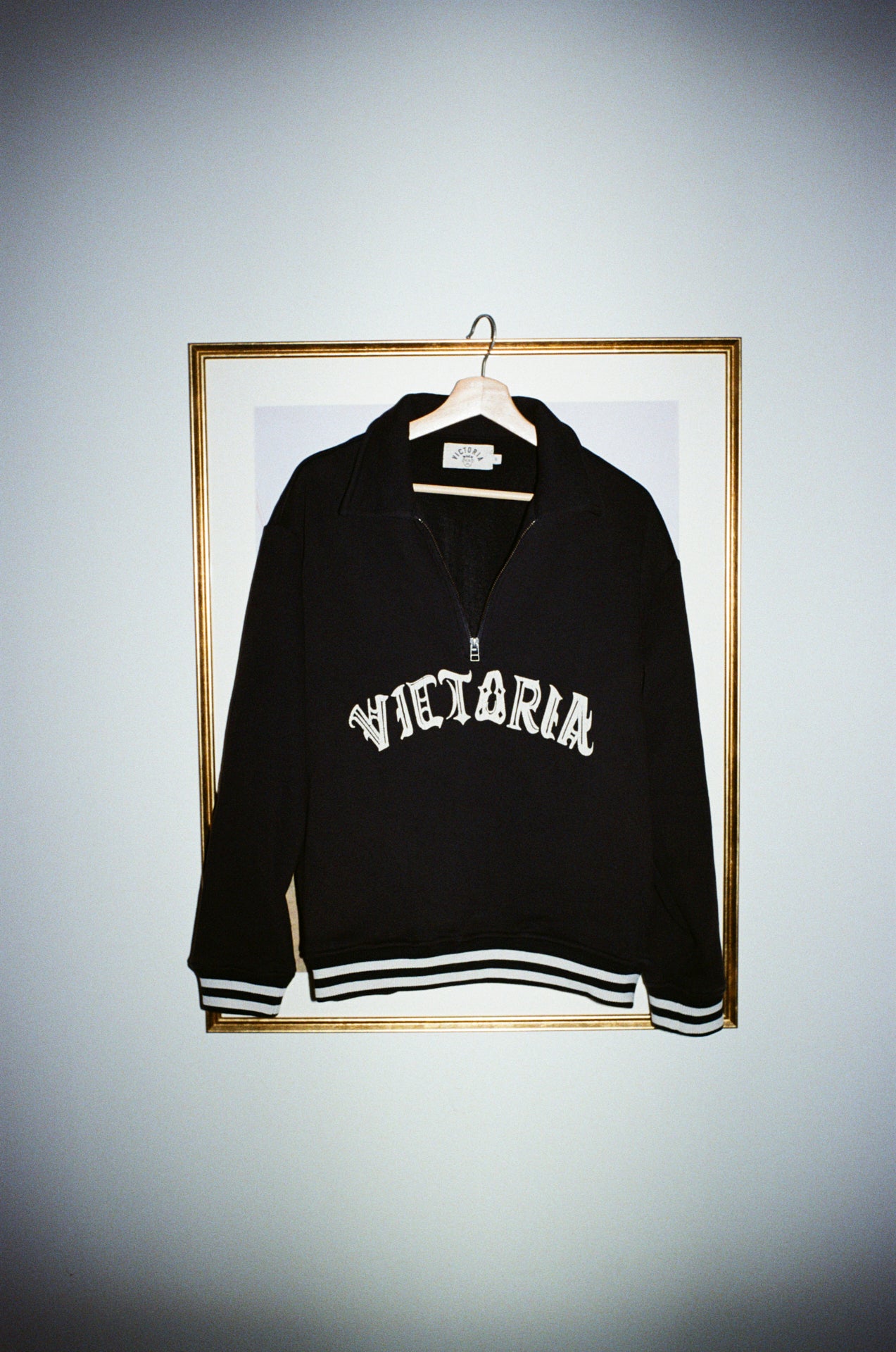 HANDDRAWN GOTHIC HALF ZIP SWEATSHIRT