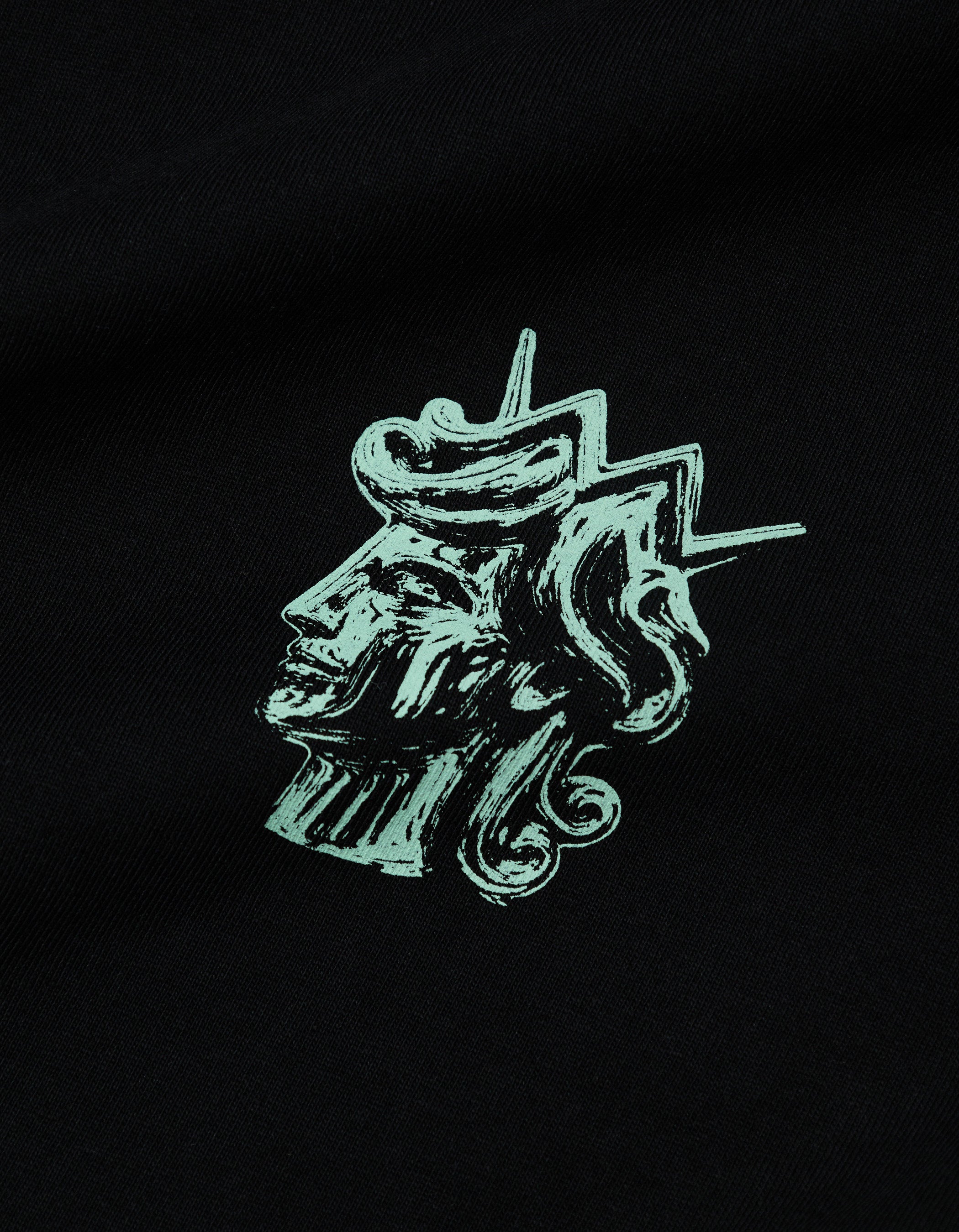 QH STATUE TEE