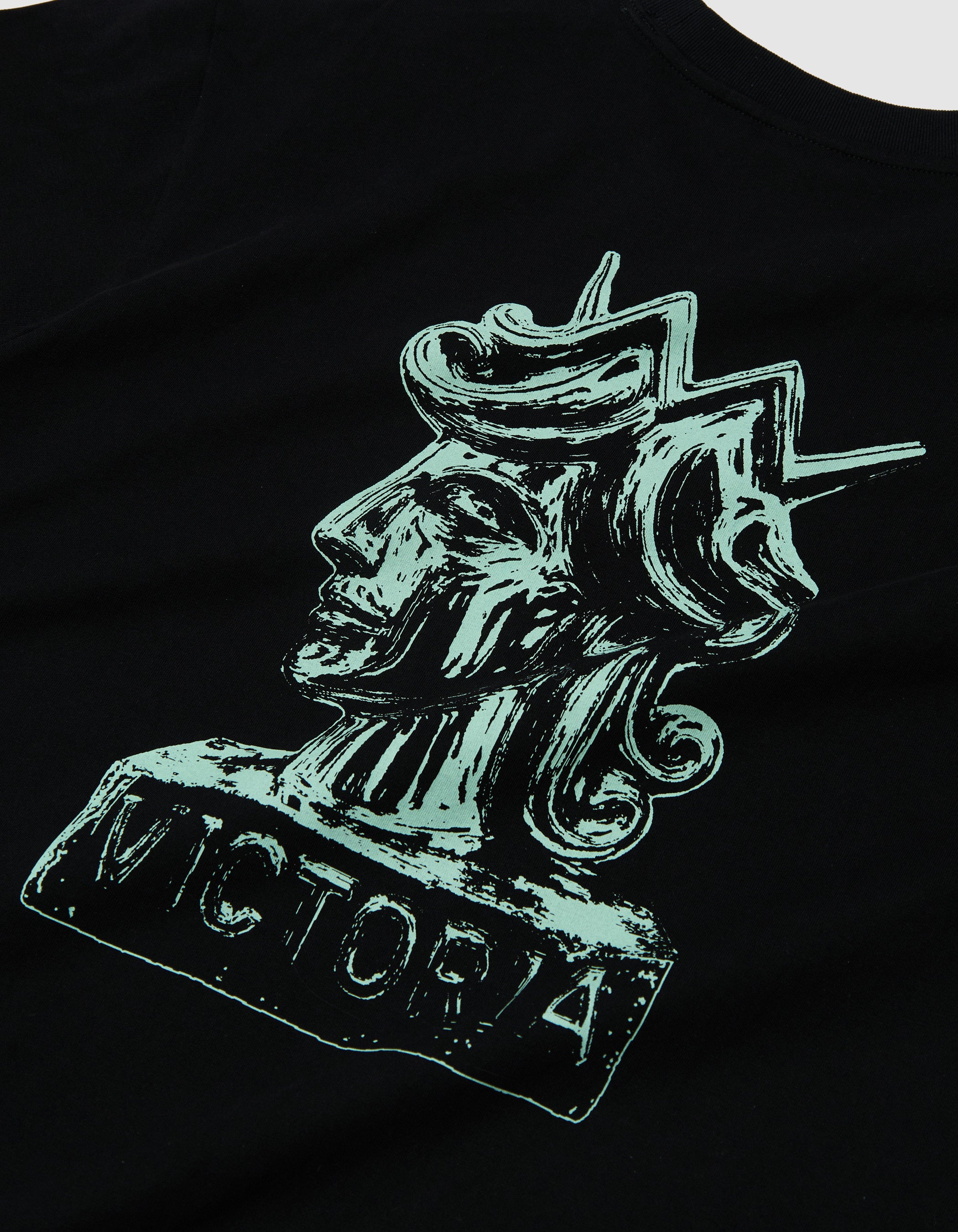QH STATUE TEE