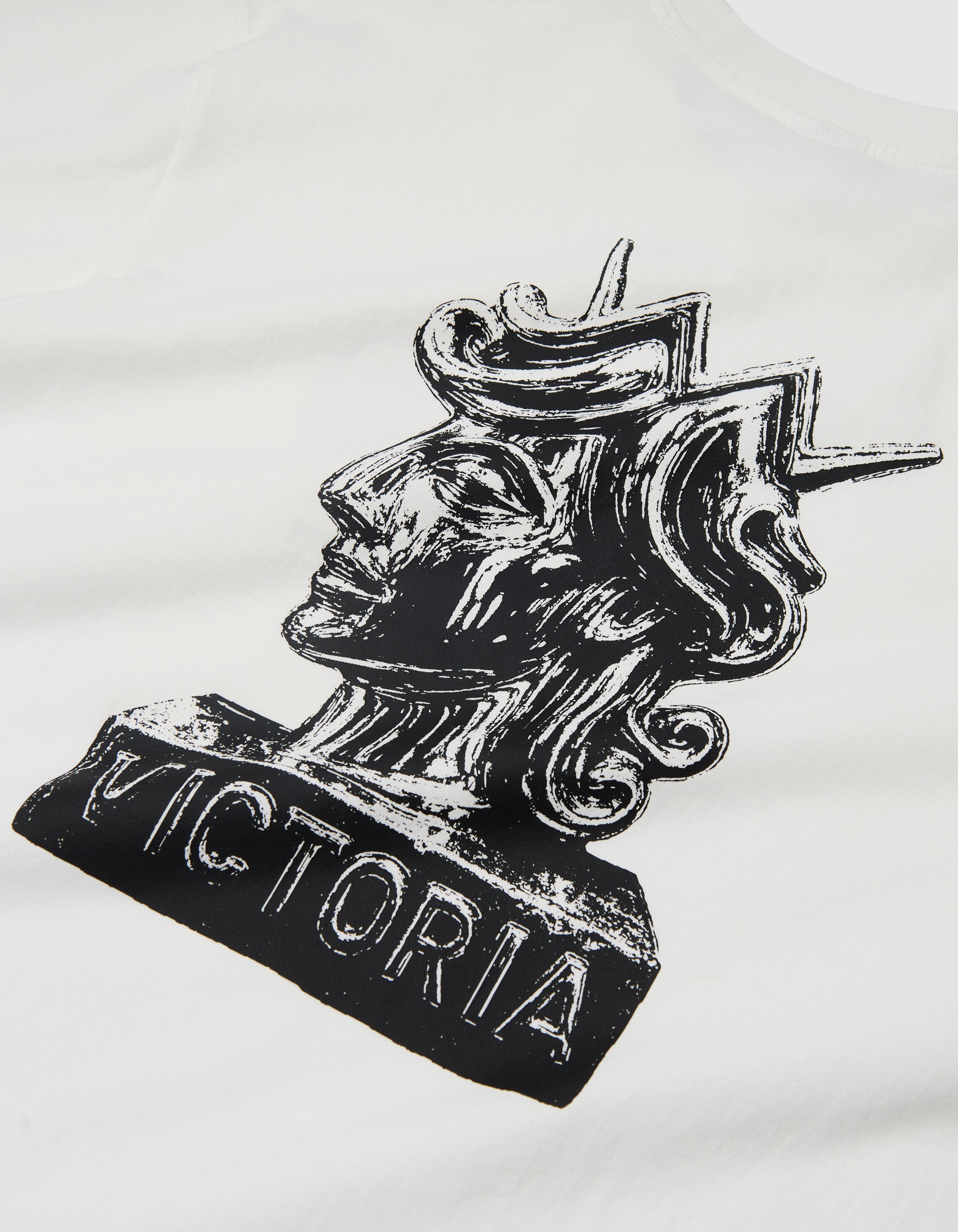 QH STATUE TEE