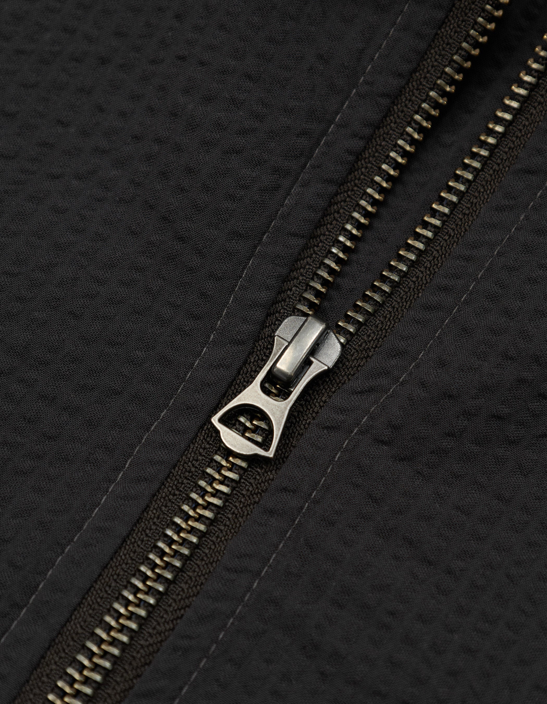SEERSUCKER QUARTER ZIP SHIRT